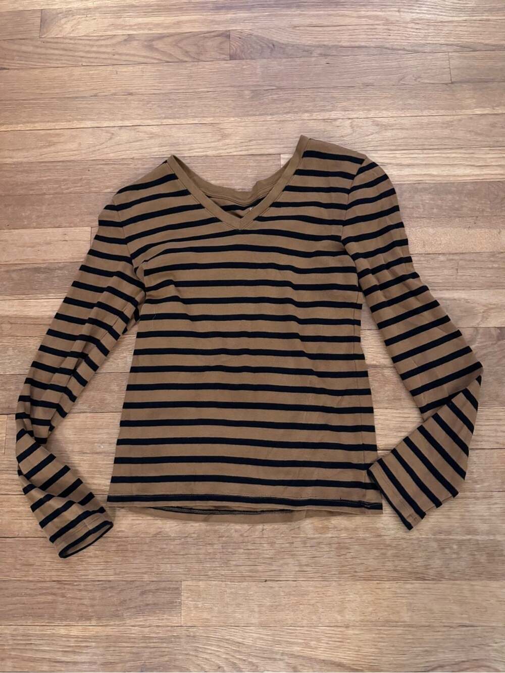 GAP Women's Tan Black Striped V-Neck Favorite Tee - Size L
 b15